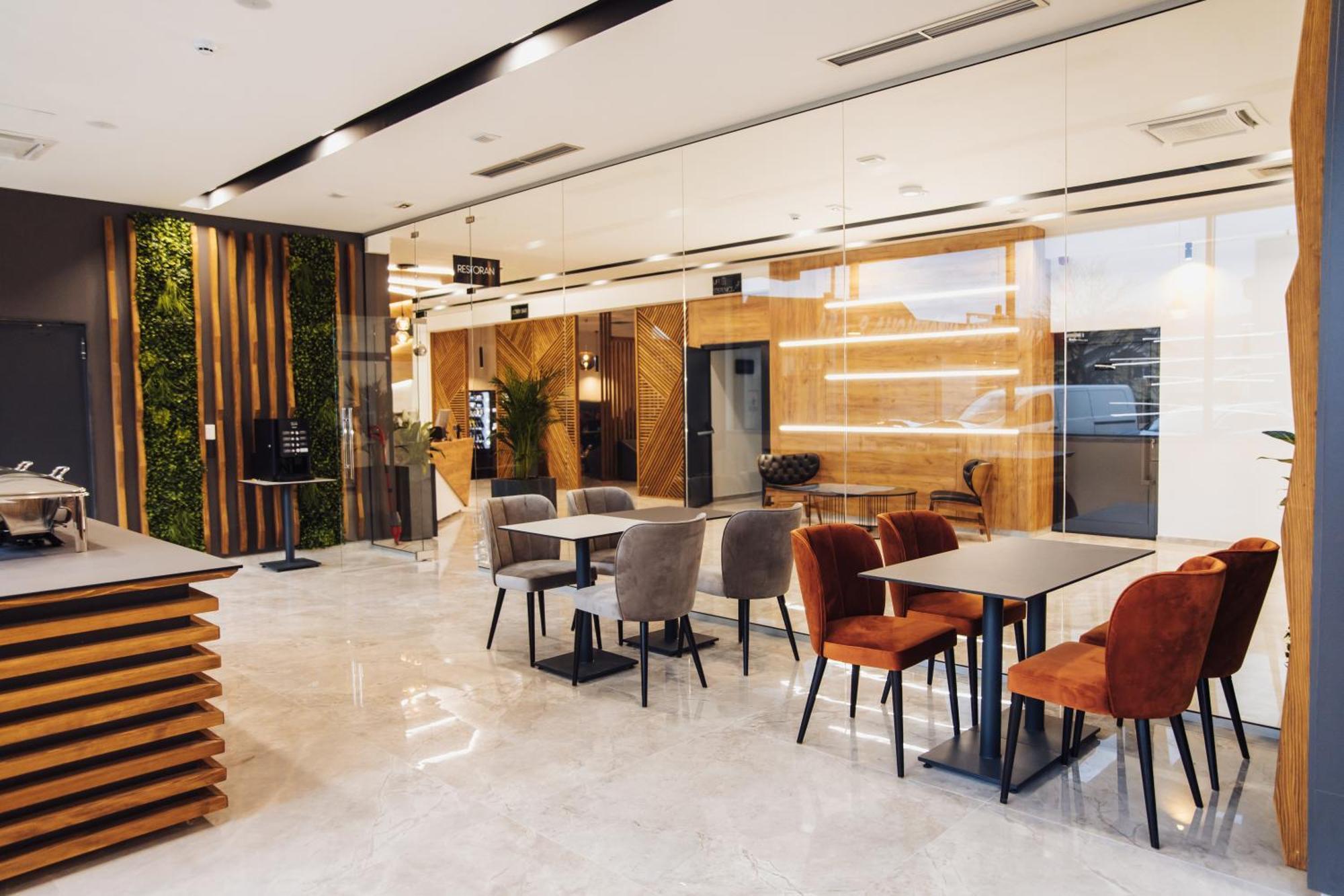 Hotel Brcko Gas Sarajevo Lukavica Buitenkant foto